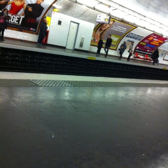 Métro Charenton—Écoles [8] Station de métro à CharentonlePont