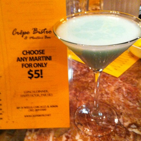 Foto diambil di Crêpe Bistro &amp; Martini Bar oleh Lateef A. pada 3/30/2012