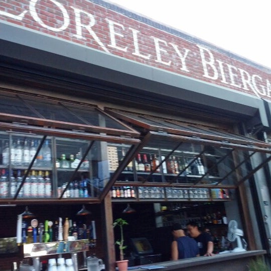 9/9/2012 tarihinde Brynne Z.ziyaretçi tarafından Loreley Restaurant &amp; Biergarten'de çekilen fotoğraf