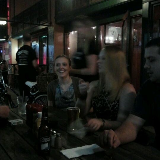 Das Foto wurde bei O&#39;Shea&#39;s Irish Pub von Lauren W. am 4/8/2012 aufgenommen