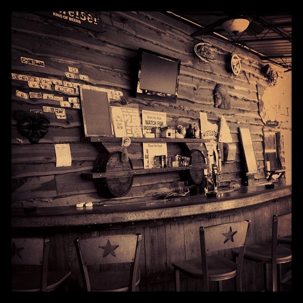 รูปภาพถ่ายที่ Hardtails Bar and Grill โดย Bruce B. เมื่อ 7/19/2012