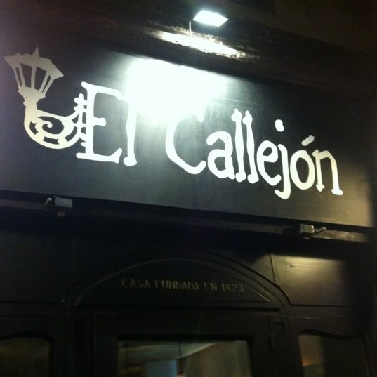รูปภาพถ่ายที่ El Callejón โดย Juan G. เมื่อ 3/10/2012