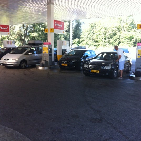 Photo taken at Shell by Robert d. on 8/12/2012