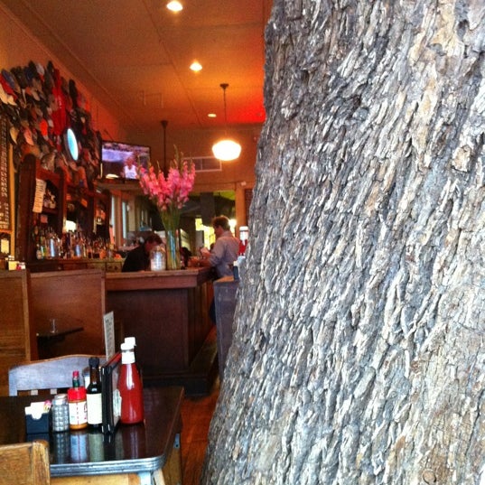Foto diambil di Josephine Street Cafe oleh Holly G. pada 5/15/2012