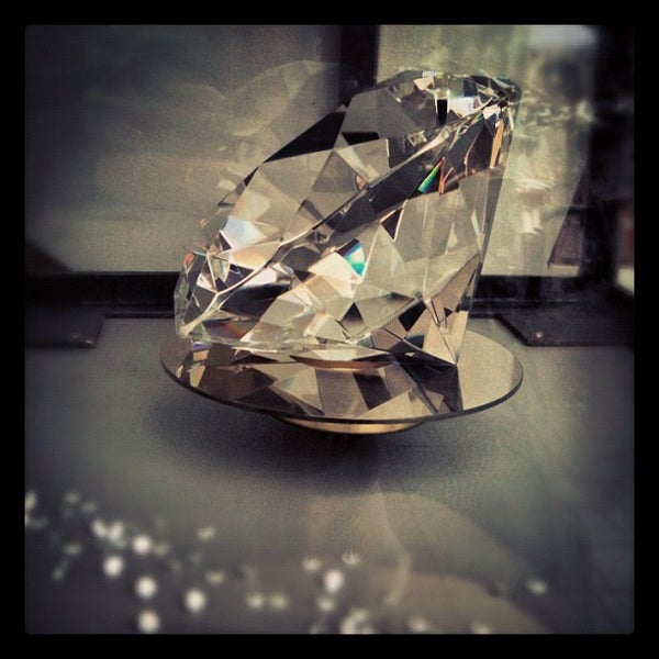 Photo taken at Diamantmuseum Brugge by Giulia C. on 8/14/2012