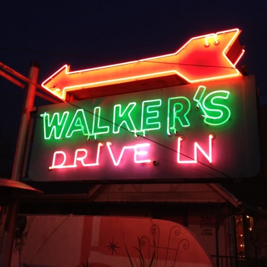 Снимок сделан в Walker&#39;s Drive In пользователем Stacey W. 2/9/2012