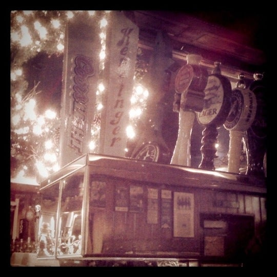 Foto tirada no(a) Cherry Street Tavern por Rachel B. em 4/1/2012