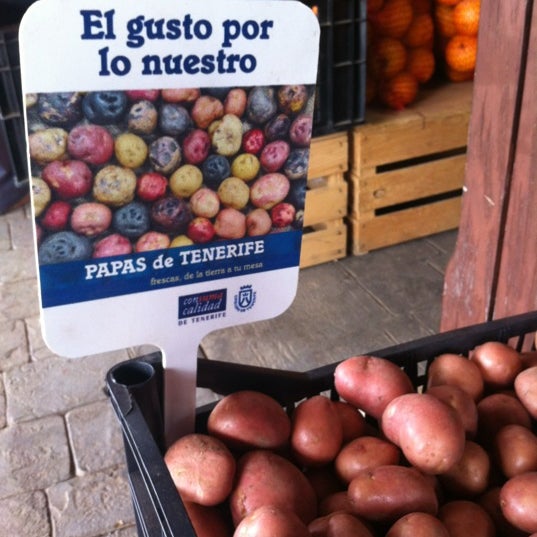 2/12/2012에 Josue F.님이 Mercadillo del Agricultor y Artesano Tegueste에서 찍은 사진