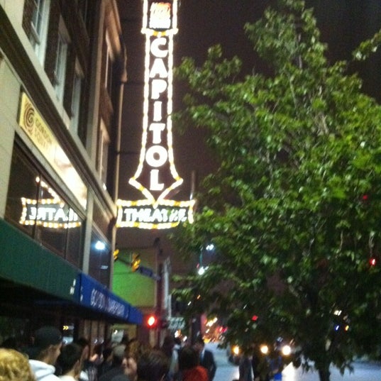 รูปภาพถ่ายที่ Capitol Theatre โดย Shane R. เมื่อ 7/20/2012