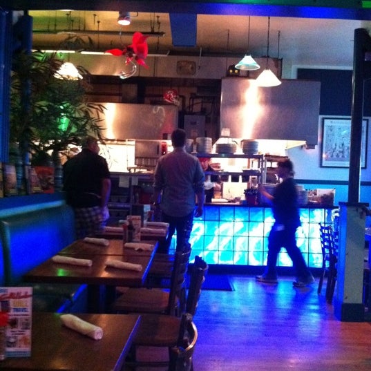 Foto diambil di East Coast Grill &amp; Raw Bar oleh William M. pada 9/12/2012