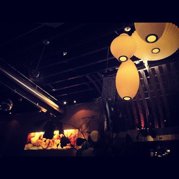 Снимок сделан в Monika&#39;s Cafe Bar пользователем MoMO R. 6/30/2012