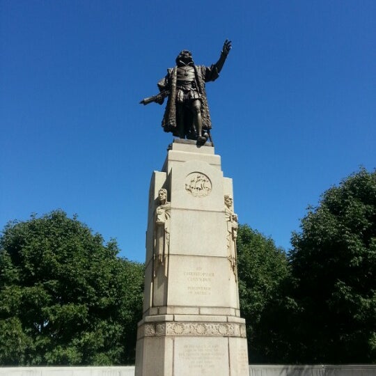 Christopher Columbus Monument by Carl Brioschi (Ahora cerrado) South