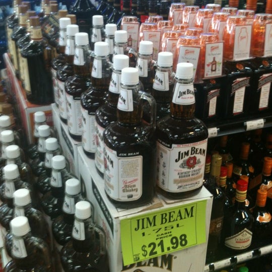 Photo taken at Green&#39;s Beverages by Tim W. on 3/5/2012