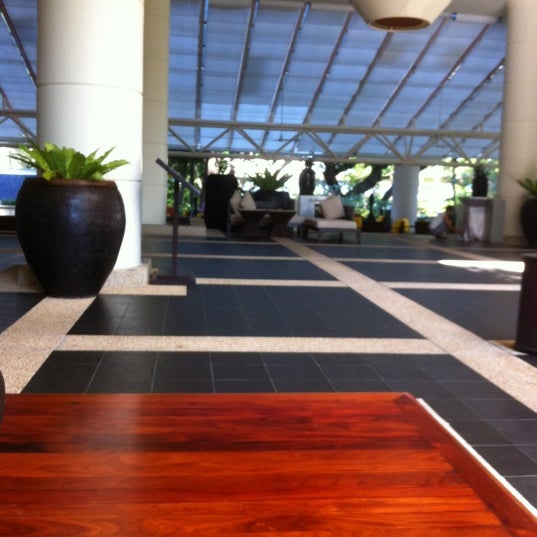 Das Foto wurde bei Andaman Lounge @ Hilton Phuket Lobby von กฤษฎา ท. am 3/18/2012 aufgenommen