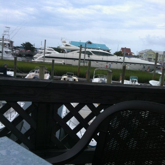 รูปภาพถ่ายที่ The Bridge Tender Restaurant โดย Rachel S. เมื่อ 6/25/2012
