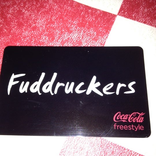 Foto tirada no(a) Fuddruckers por David S. em 8/19/2012
