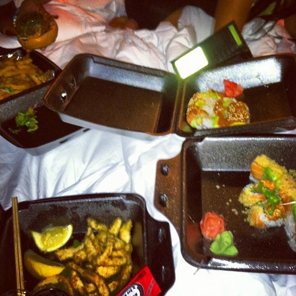 9/1/2012 tarihinde La L.ziyaretçi tarafından Rare Steak &amp; Sushi'de çekilen fotoğraf