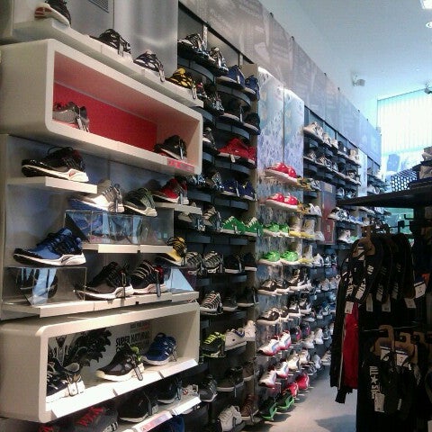 Foot Locker - Shoe Store in Centrum Almere Stad