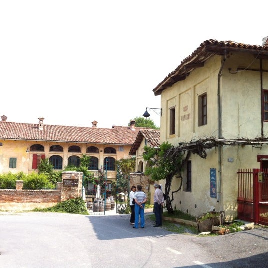 รูปภาพถ่ายที่ Casa Scaparone โดย stefano f. เมื่อ 5/27/2012