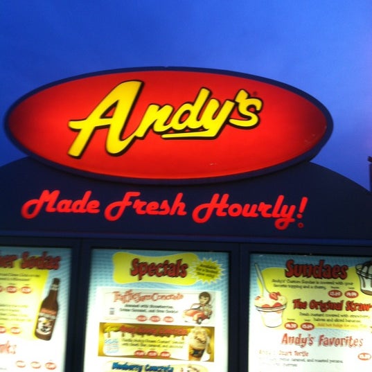 รูปภาพถ่ายที่ Andy&#39;s Frozen Custard โดย Steve B. เมื่อ 5/26/2012