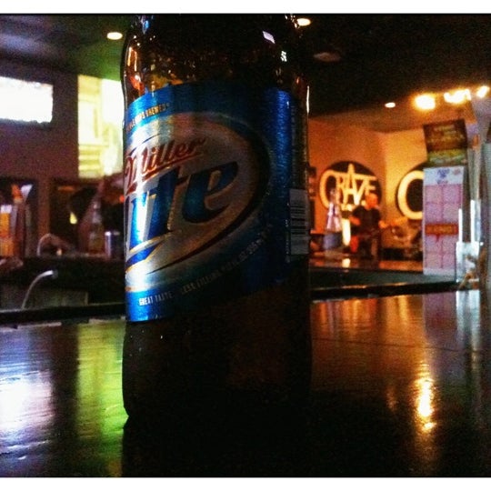 รูปภาพถ่ายที่ CraZe Tavern โดย Kevin S. เมื่อ 5/25/2012