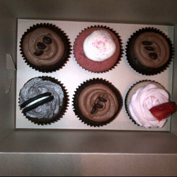Photo taken at Buttercupp - A Cupcake Shoppe by Harleen J. on 3/18/2012