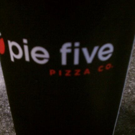4/10/2012にGabriela D.がPie Five Pizzaで撮った写真