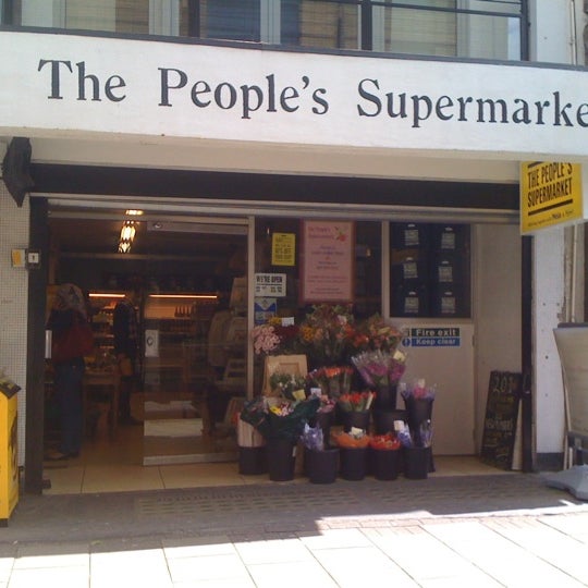 Снимок сделан в The People&#39;s Supermarket пользователем Alla A. 4/11/2012