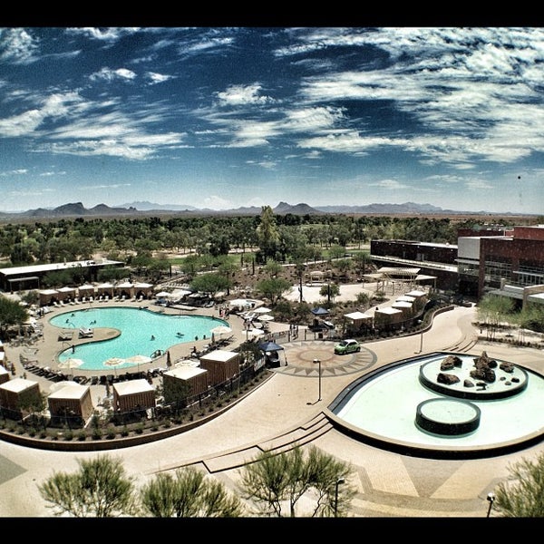 7/7/2012 tarihinde Dj Slick Dziyaretçi tarafından Talking Stick Resort Pool'de çekilen fotoğraf