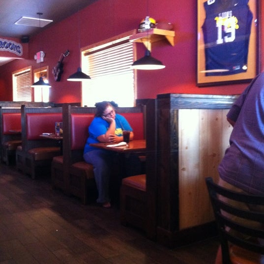 Foto tomada en Lone Star Eatery Grill &amp; Bar  por Allie S. el 8/22/2012