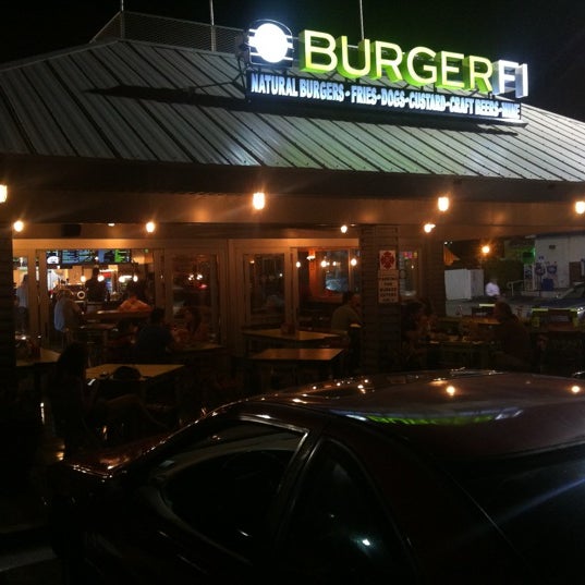 8/30/2012 tarihinde Petr K.ziyaretçi tarafından BurgerFi'de çekilen fotoğraf