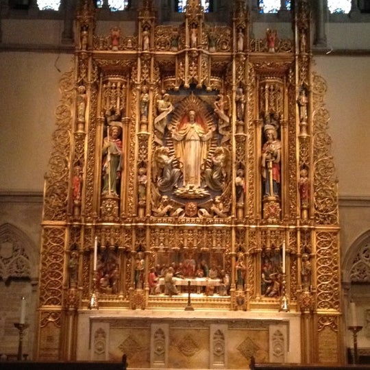 รูปภาพถ่ายที่ St James Church (Episcopal) โดย Jason M. เมื่อ 7/11/2012