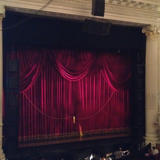 2/11/2012 tarihinde Teresa R.ziyaretçi tarafından Citi Performing Arts Center Shubert Theatre'de çekilen fotoğraf