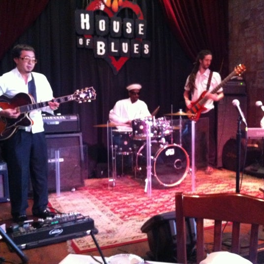 Das Foto wurde bei House of Blues Restaurant &amp; Bar von Autumn H. am 5/13/2012 aufgenommen