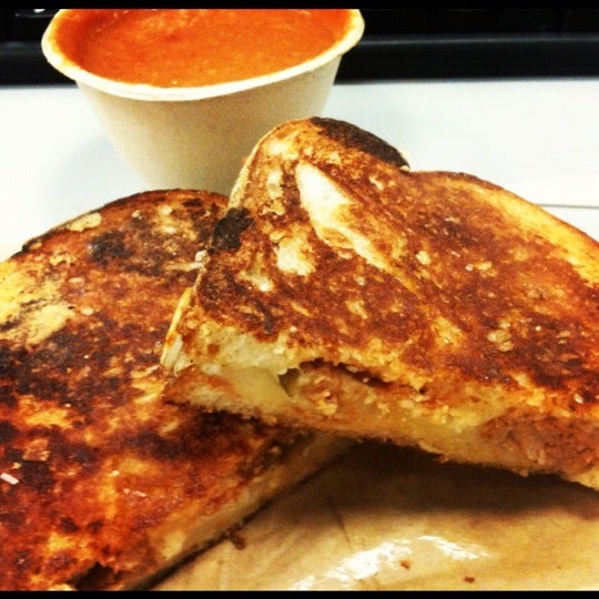 Photo taken at Morris Grilled Cheese Truck by Chelle . on 7/7/2012