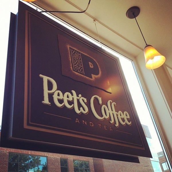 รูปภาพถ่ายที่ Peet&#39;s Coffee &amp; Tea โดย Wennie เมื่อ 8/27/2012