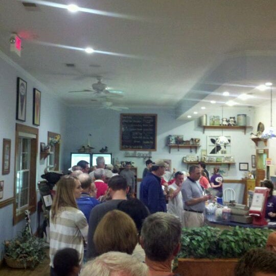 4/8/2012 tarihinde Mike F.ziyaretçi tarafından Calabash Creamery'de çekilen fotoğraf