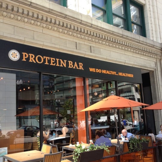 7/31/2012 tarihinde Billy P.ziyaretçi tarafından Protein Bar &amp; Kitchen'de çekilen fotoğraf