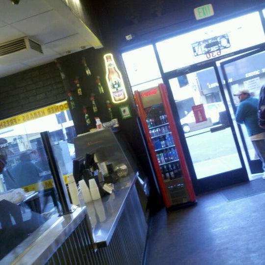 Foto tirada no(a) The Kebab Shop por Malia J. em 4/7/2012