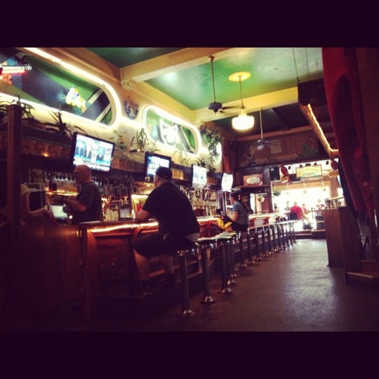 Foto tirada no(a) Gibbie&#39;s Pub &amp; Eatery por Vanessa H. em 3/14/2012