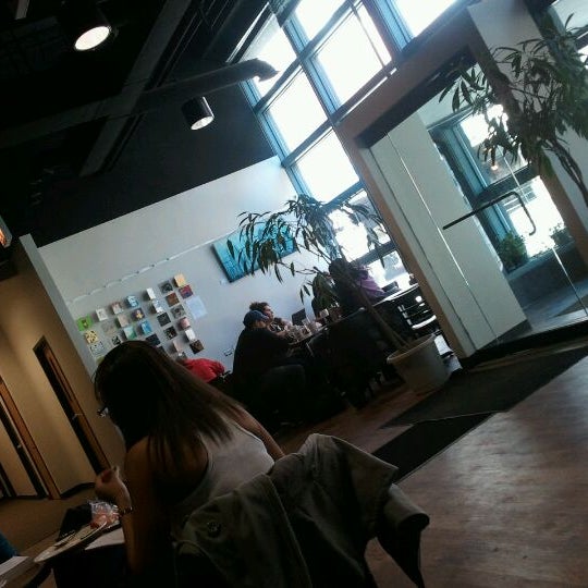 Photo taken at Overflow Coffee Bar by Stephen on 2/26/2012