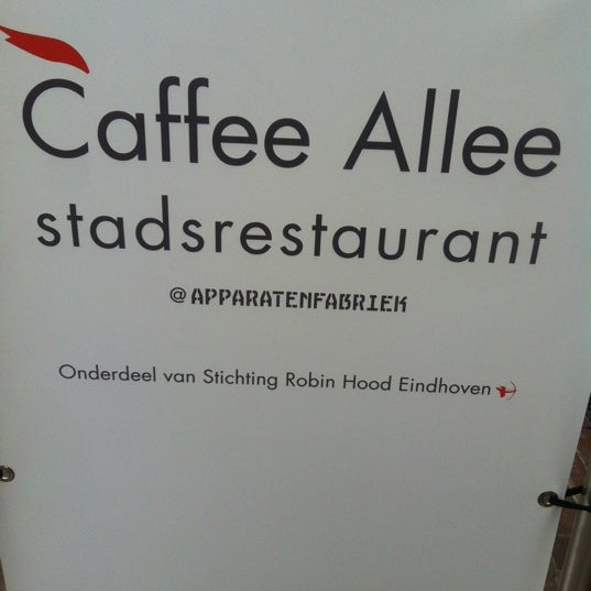Foto tirada no(a) Caffee Allee por ElluhZelluf em 3/12/2012