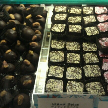 รูปภาพถ่ายที่ Sweet Paradise Chocolatier โดย Chelsea B. เมื่อ 8/20/2012