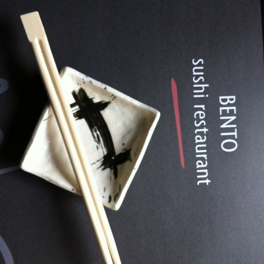 รูปภาพถ่ายที่ Bento Sushi Restaurant โดย Luca G. เมื่อ 3/2/2012