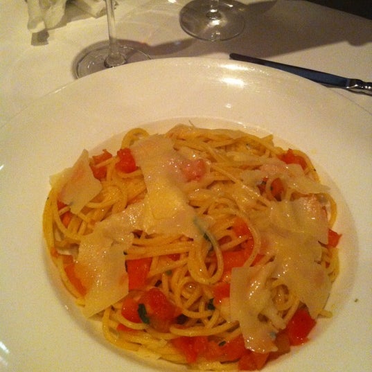Photo taken at Restaurant Da Roberto by Jennifer C. on 3/10/2012