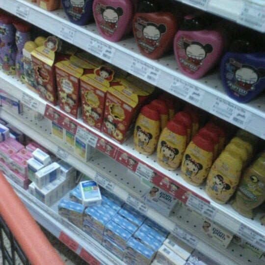 Foto diambil di Sonda Supermercados oleh FABIO B. pada 6/28/2012