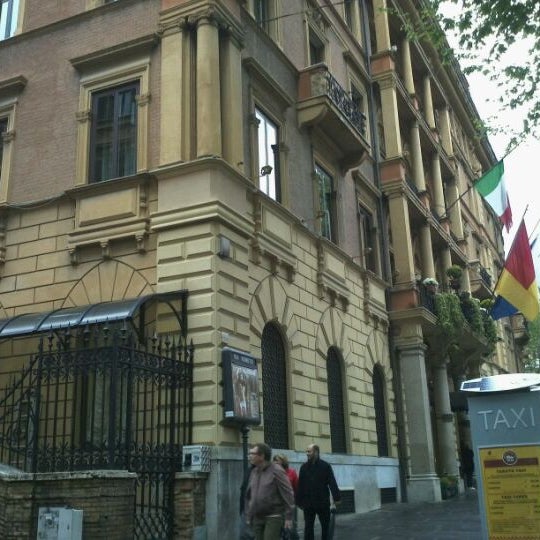 Das Foto wurde bei Hotel Ambasciatori Palace von Marina M. am 4/15/2012 aufgenommen
