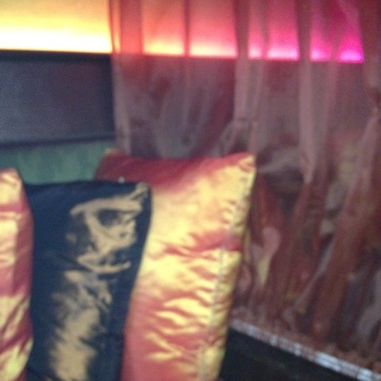 5/5/2012에 Margie V.님이 Raine Lounge에서 찍은 사진