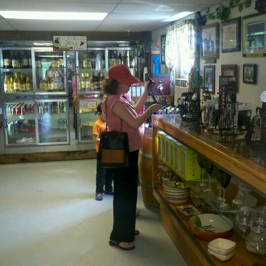 Photo taken at Thousand Islands Winery by Lyor on 5/27/2012