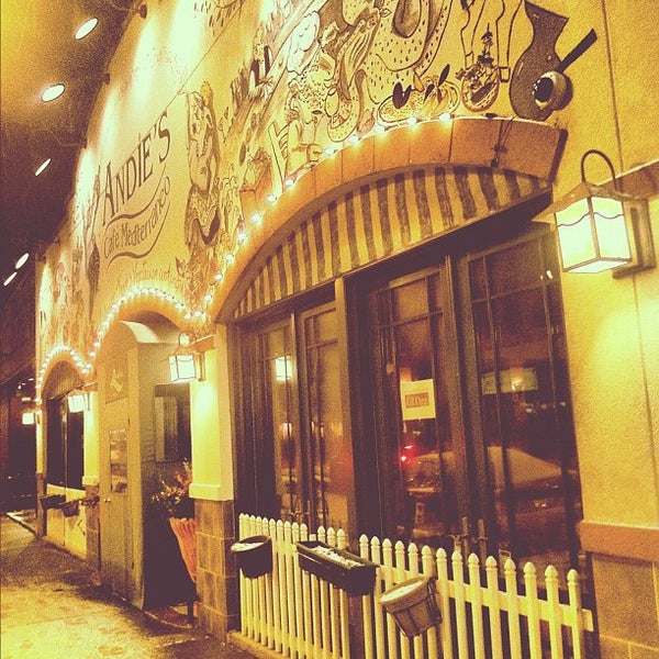Foto diambil di Andies Restaurant oleh Timothy C. pada 3/8/2012